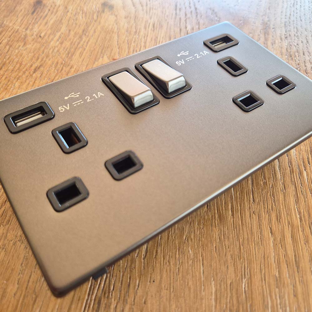 Screwless Plate Matt Bronze 20A Ingot Double Pole Switch With Flex Outlet - Black Trim - Image 5