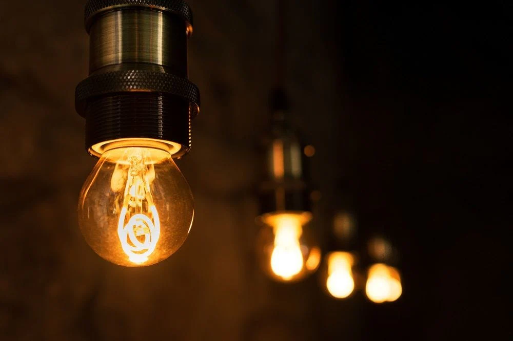 2w B15 Vintage Edison Golf Ball LED Light Bulb 1800K T-Spiral Filament Dimmable - Image 3
