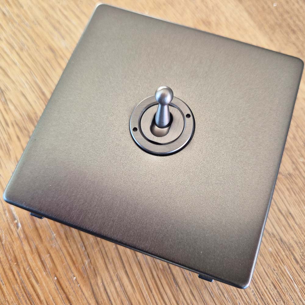 Screwless Plate Matt Bronze 5A Round Pin Socket - Black Trim - Image 3