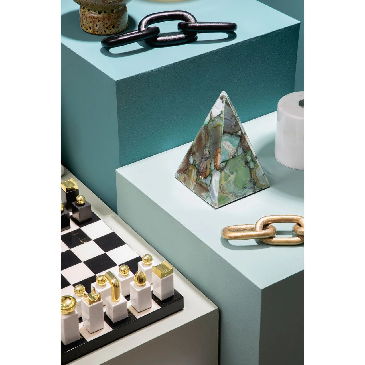 Bowerbird Green Agate Obelisk Sculpture - Image 2