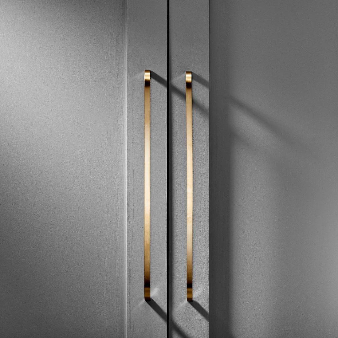 Curved Brass Cupboard Bar Handle - Satin Brass - Hole Centre 448mm - Image 5