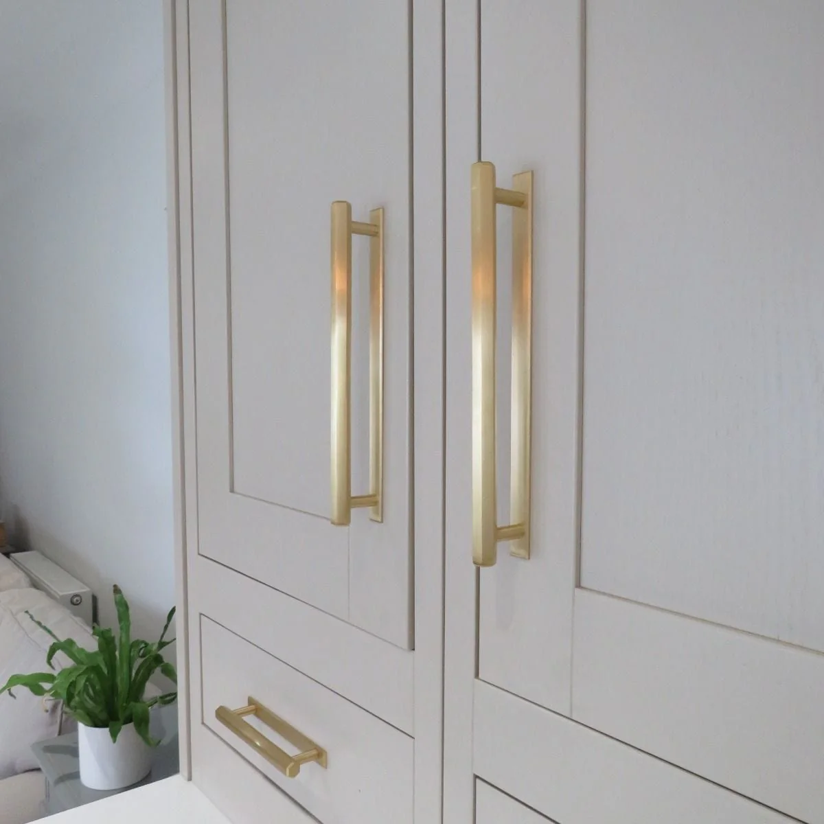 Hexagonal Brass Cupboard Bar Handle With Back Plate - Satin Brass - Hole Centre 128mm - Image 4