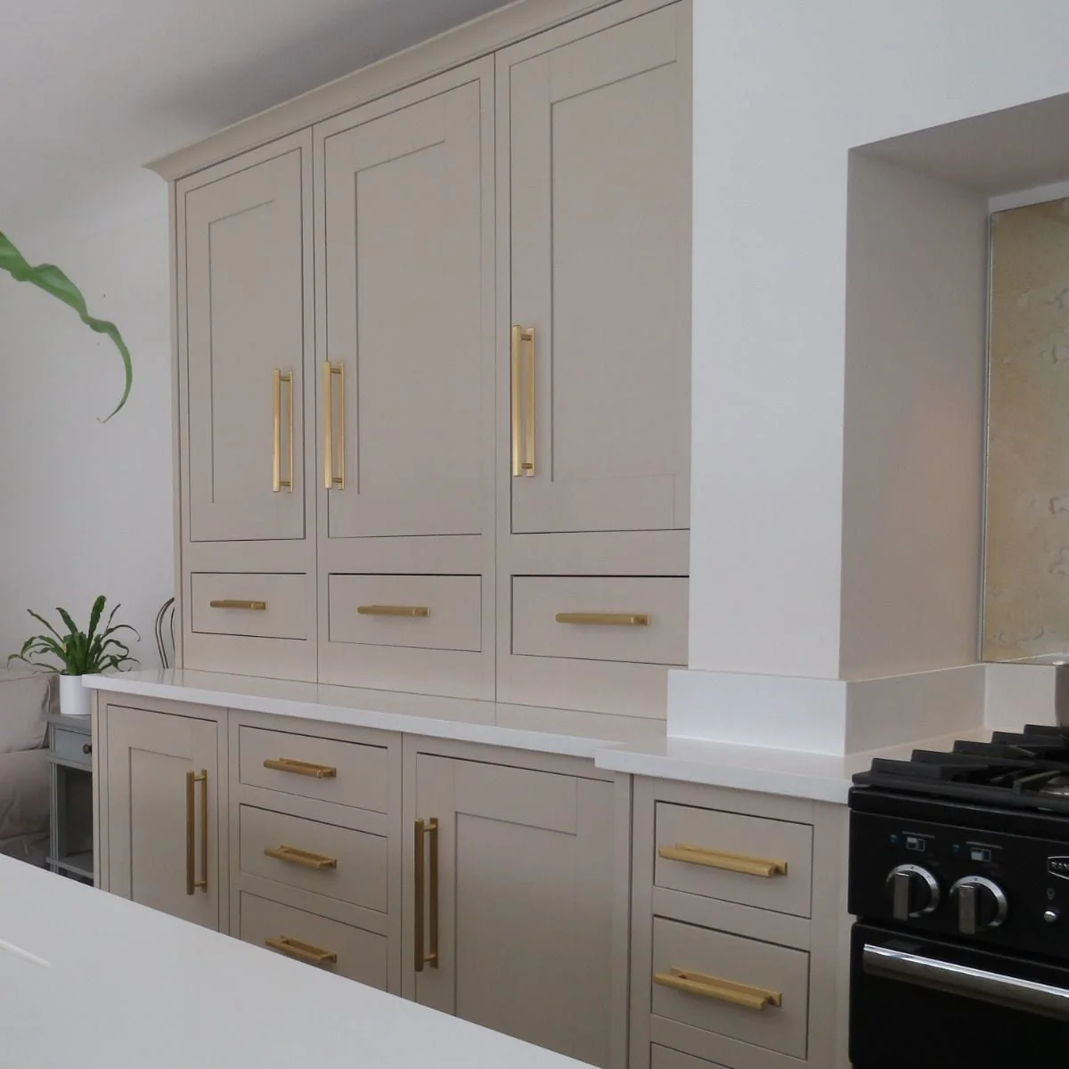 Hexagonal Brass Cupboard Bar Handle With Back Plate - Satin Brass - Hole Centre 384mm - Image 3