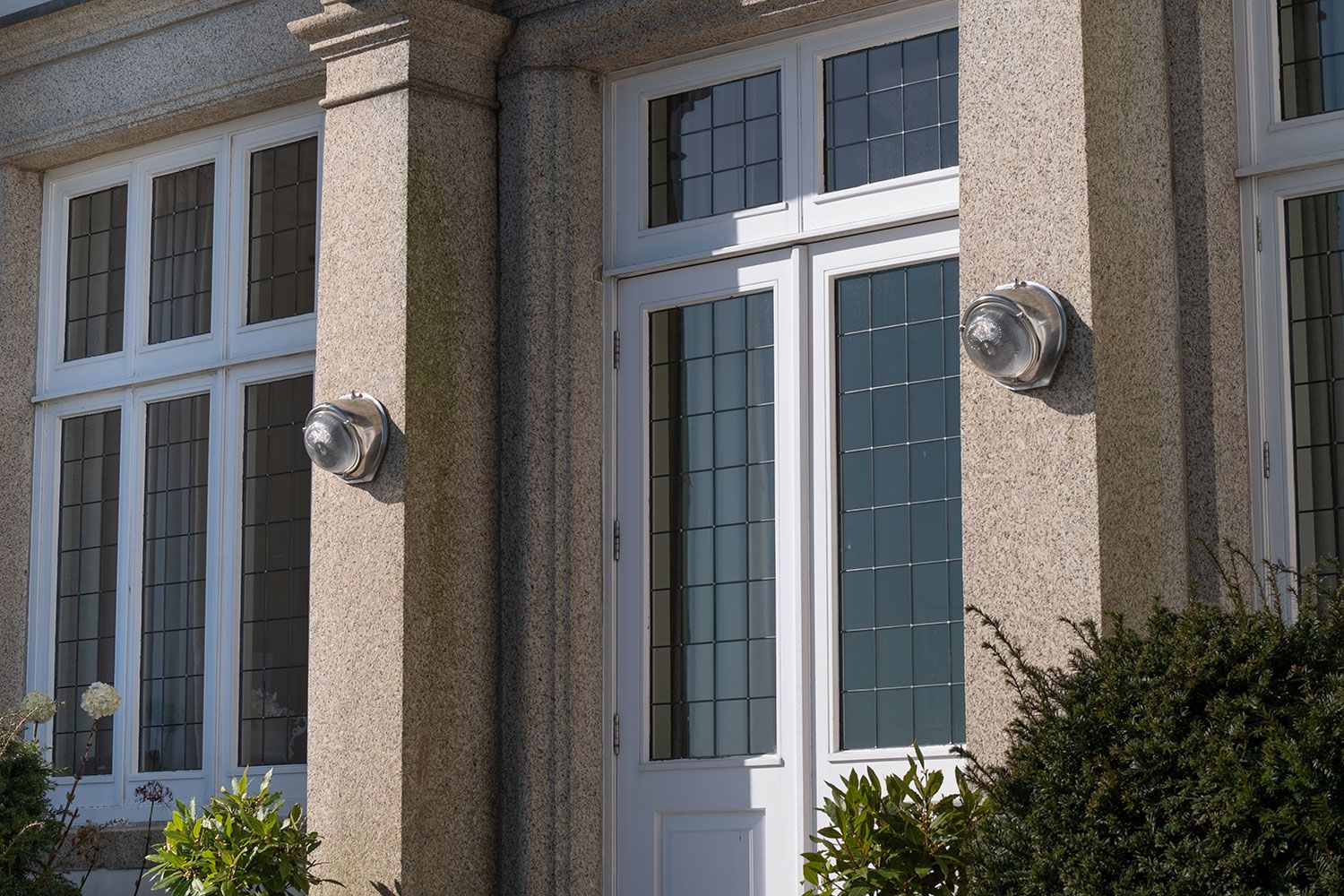 Kingly Aluminium IP66 Rated Wall Light - The Outdoor & Bathroom Collection - Image 2