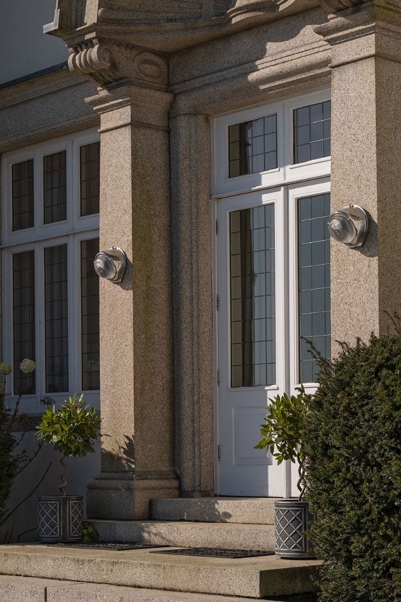 Kingly Aluminium IP66 Rated Wall Light - The Outdoor & Bathroom Collection - Image 7