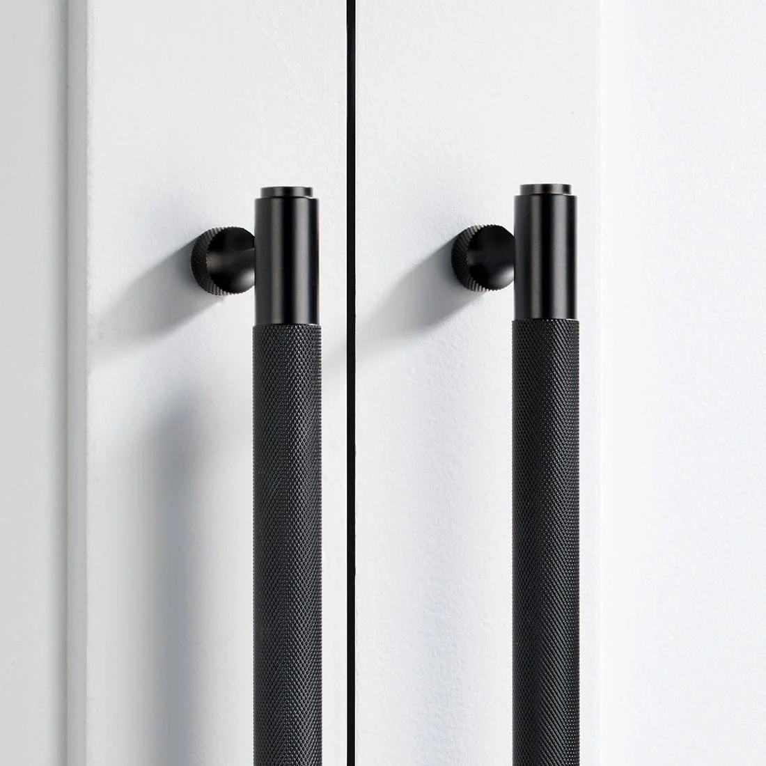 Knurled Brass Cupboard Bar Handle - Black - Hole Centre 160mm - Image 2