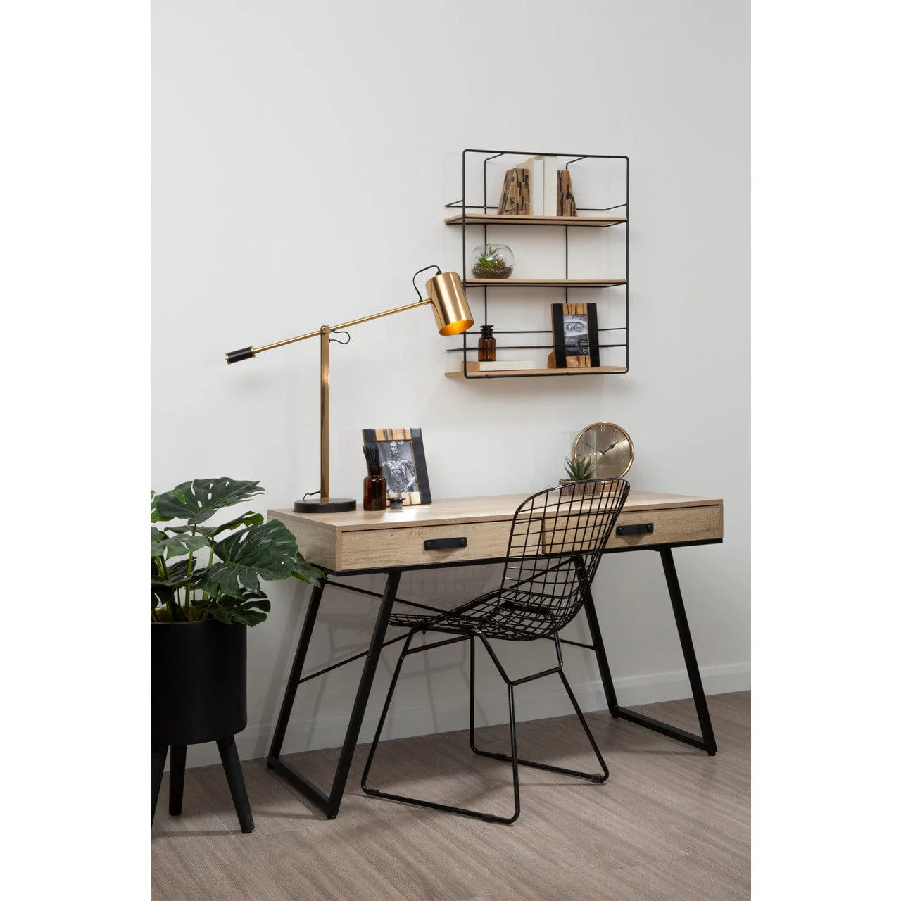 Mano Black & Gold Table Lamp - Image 3